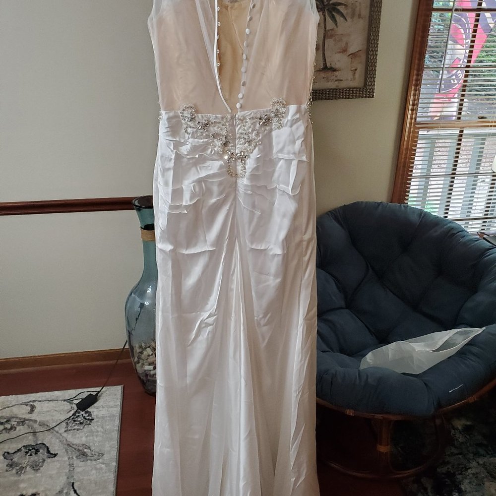 Wedding/Prom Dress - Picture 2 of 8